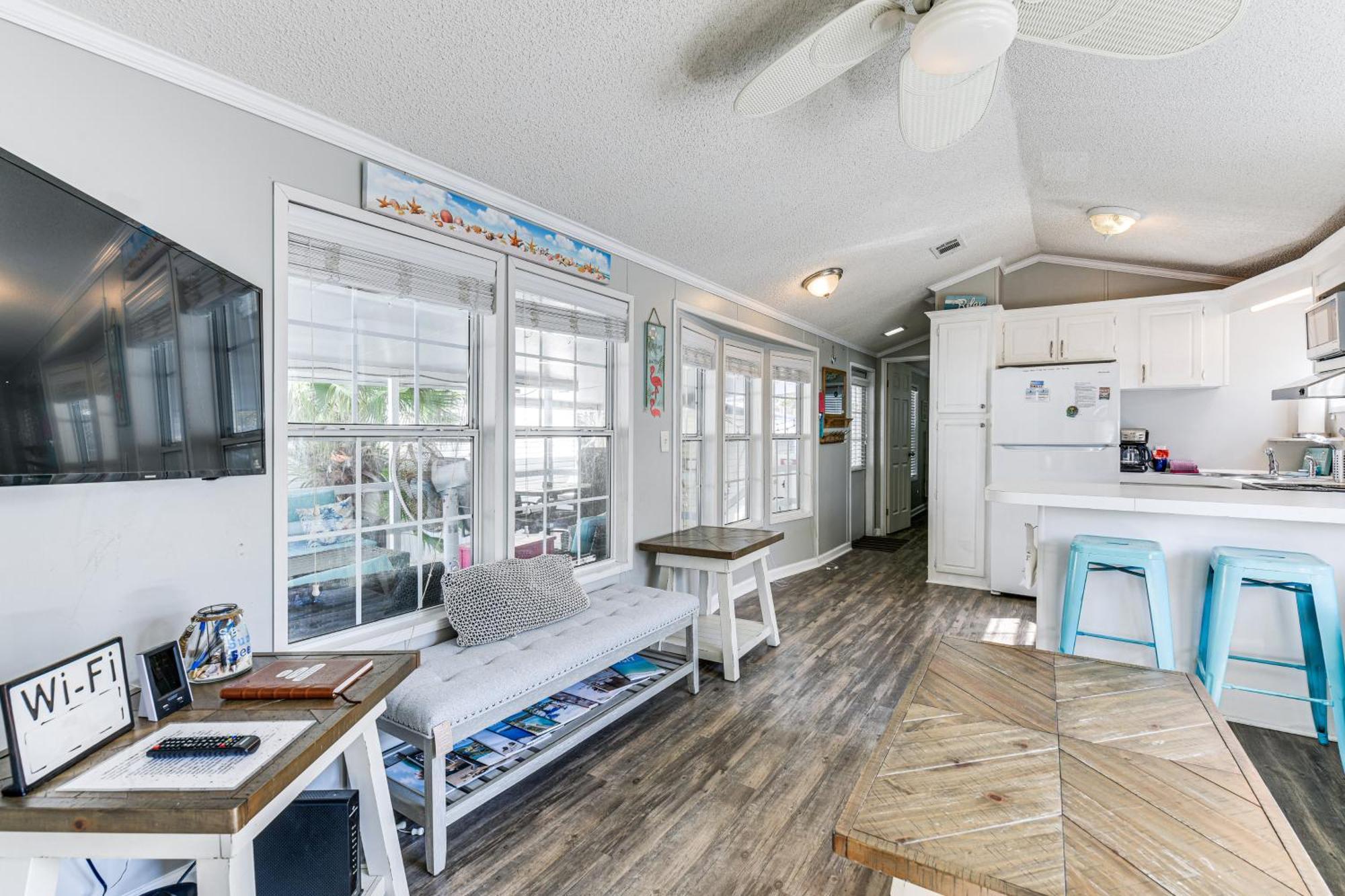 Walk To Beach Miramar Tropical Cabana With Deck! 德斯廷 外观 照片